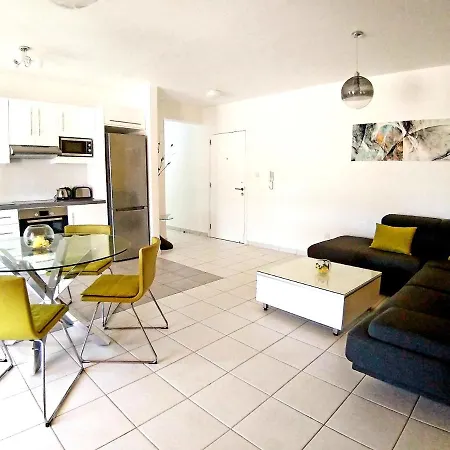 Apartment In The Sun *