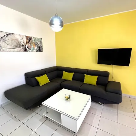 In The Sun شقة بافوس