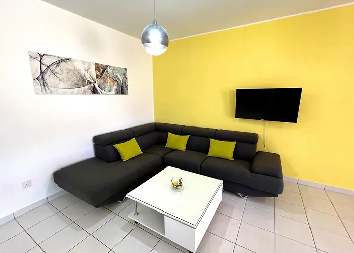 In The Sun شقة بافوس